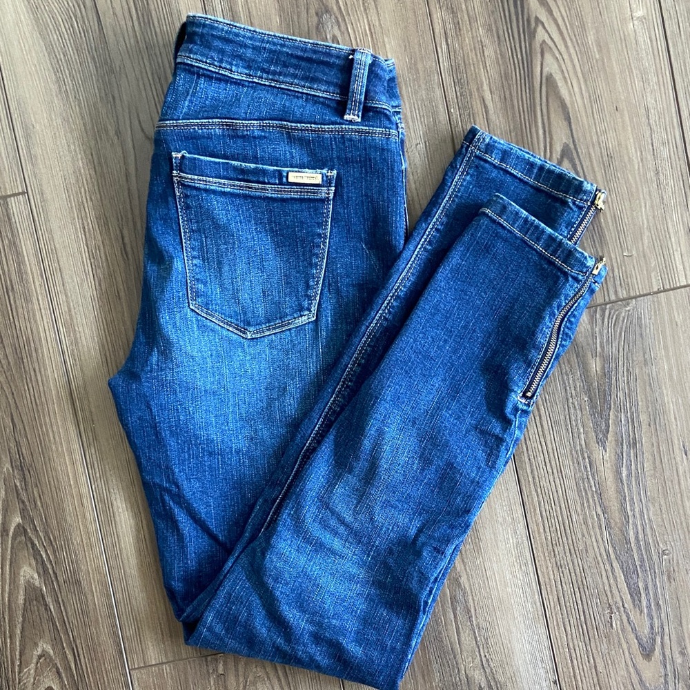 White House Black Market Women's Dark Blue Skinny Jeans - Size 4R